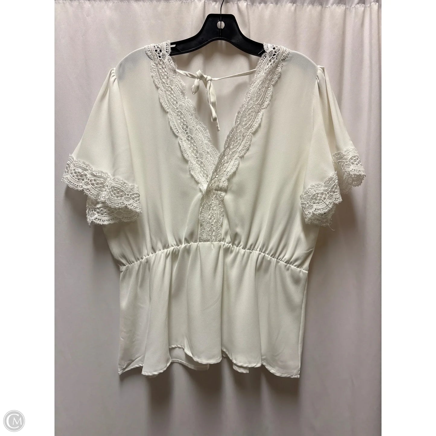 Top Short Sleeve By Clothes Mentor In White, Size: Xl