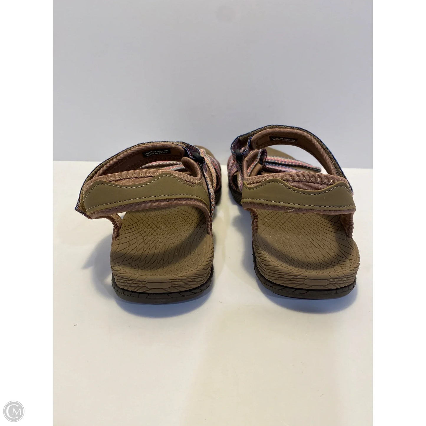 Sandals Flats By Clothes Mentor In Brown, Size: 8.5