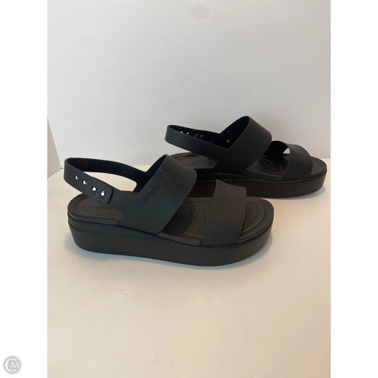 Sandals Heels Platform By Crocs In Black, Size: 10