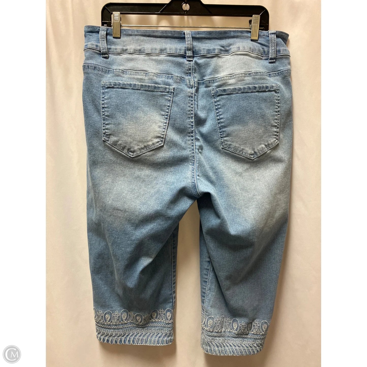 Capris By Clothes Mentor In Blue Denim, Size: 16