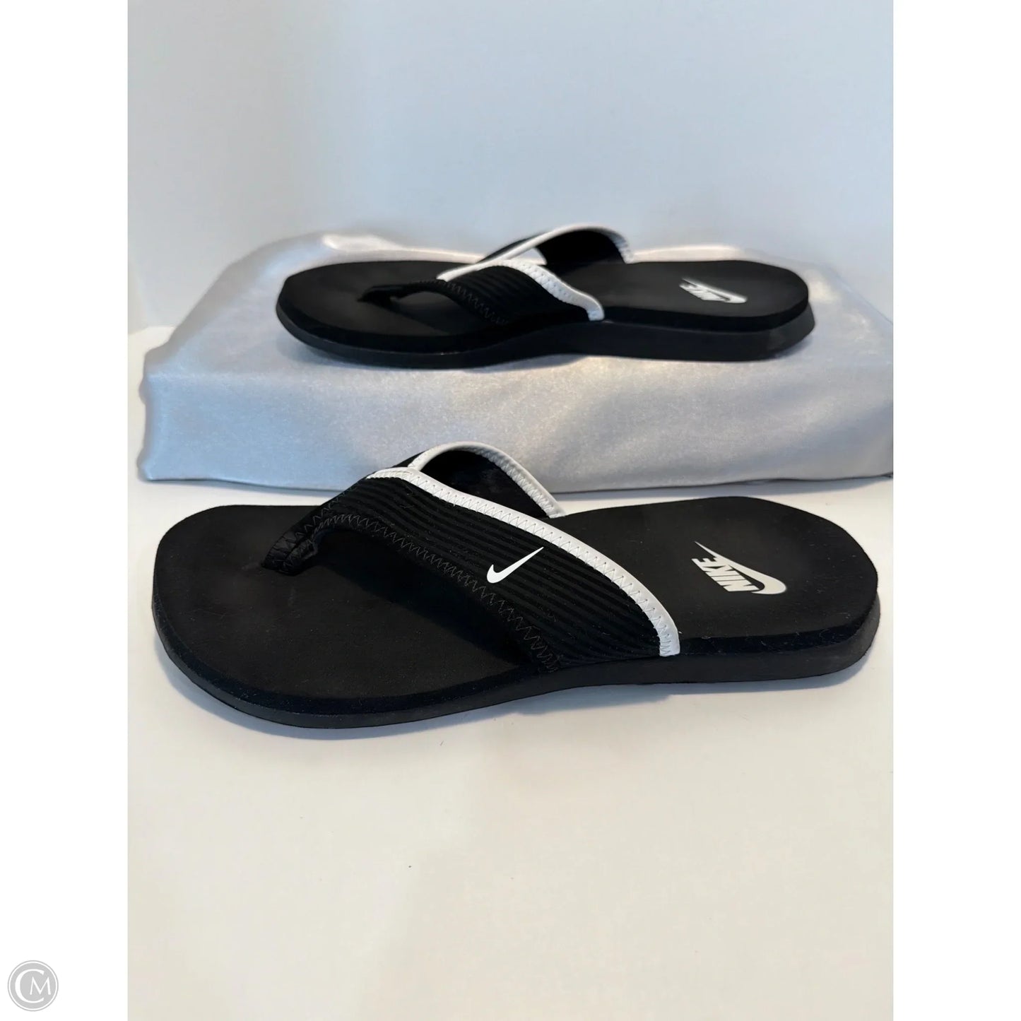 Sandals Flip Flops By Nike In Black, Size: 8