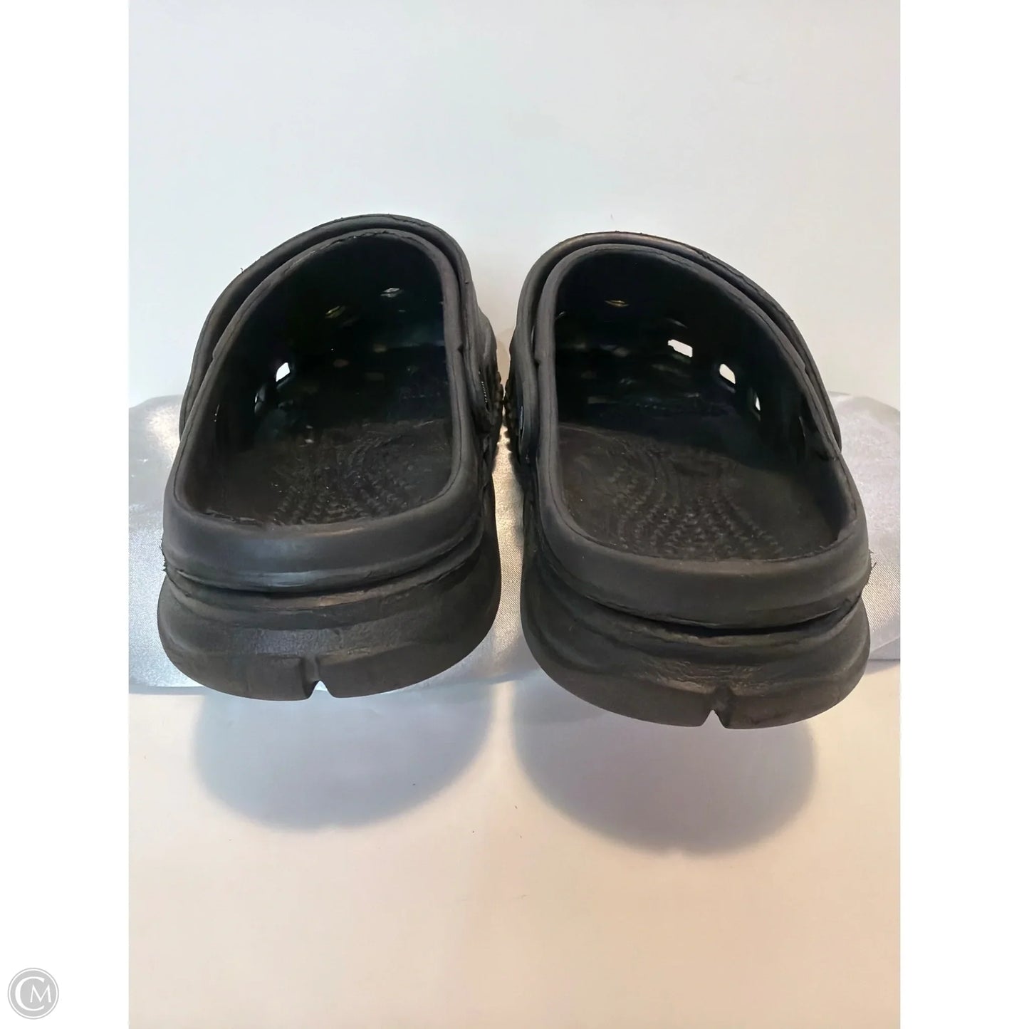 Sandals Flats By Crocs In Black, Size: 8