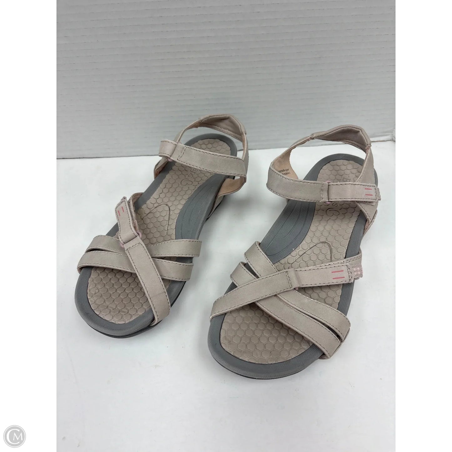 Sandals Flats By Bare Traps In Tan, Size: 7.5