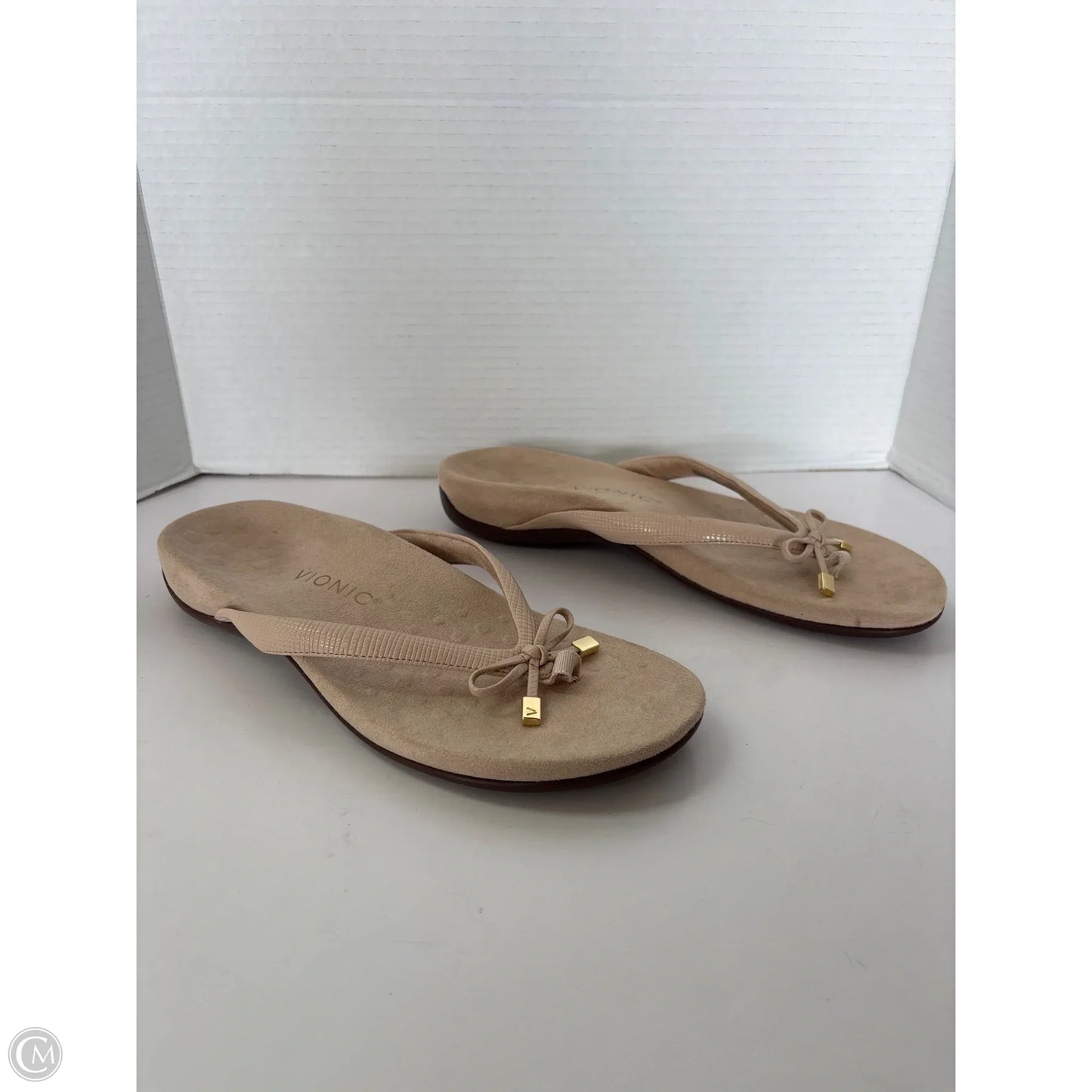 Sandals Flats By Vionic In Cream, Size: 10