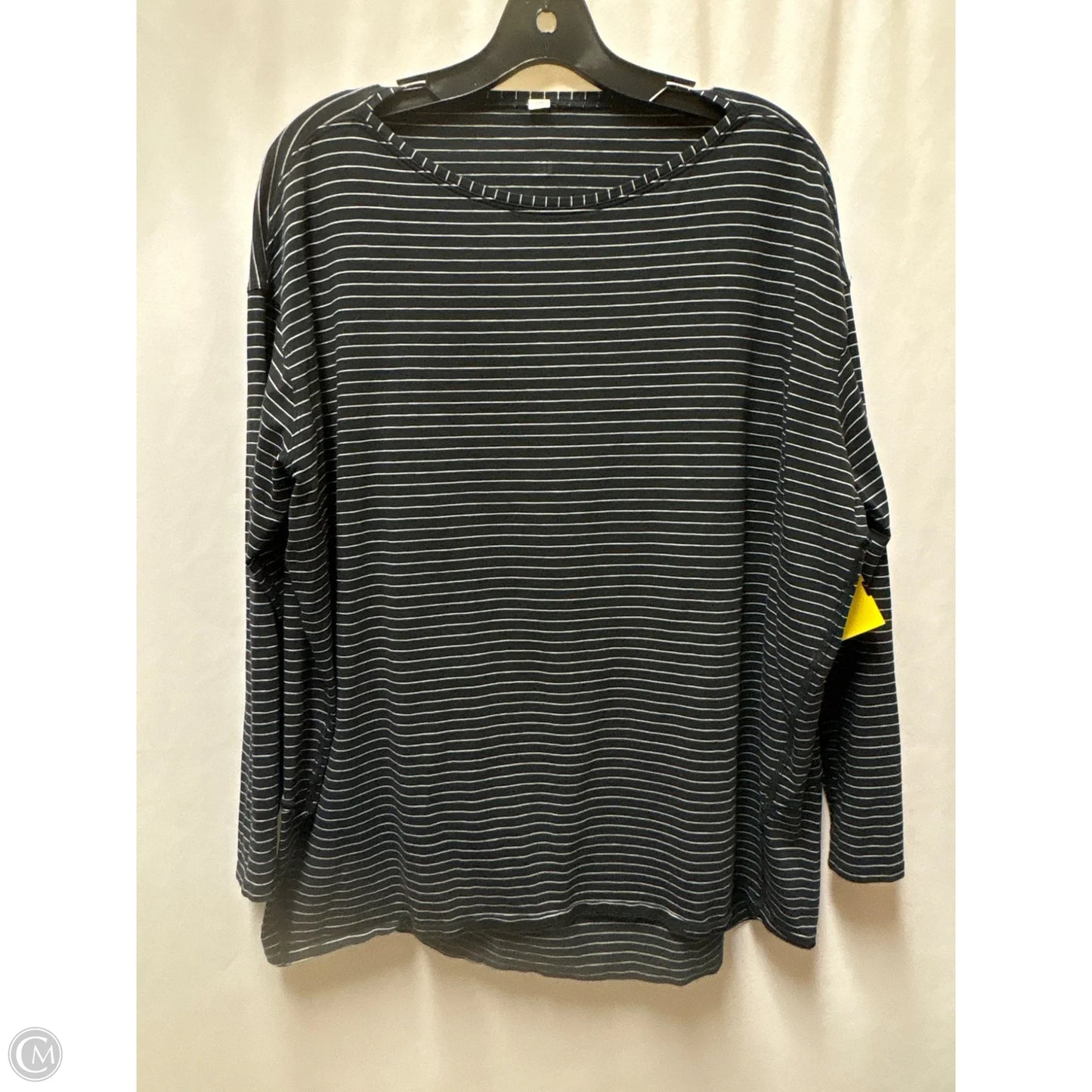 Athletic Top Long Sleeve Crewneck By Lululemon In Black & White, Size: L