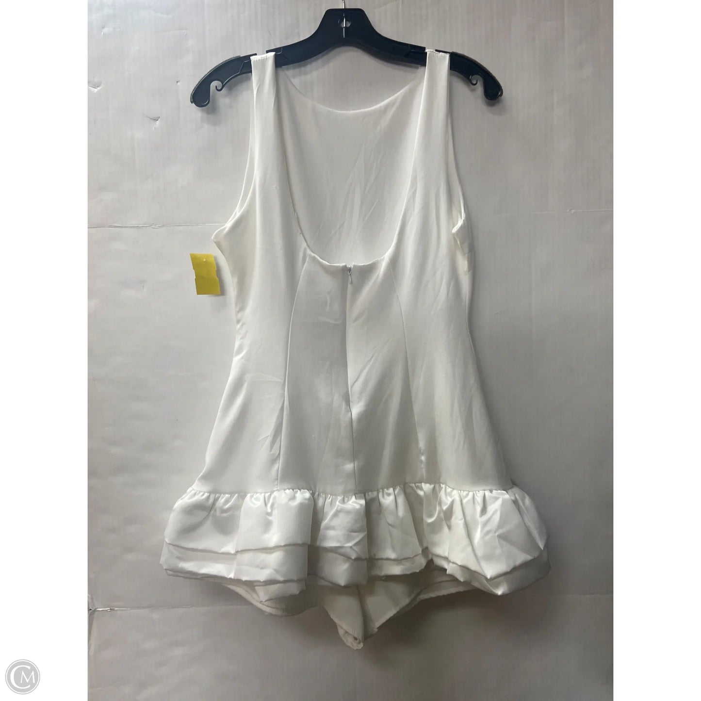 Dress Casual Short By Clothes Mentor In White, Size: M