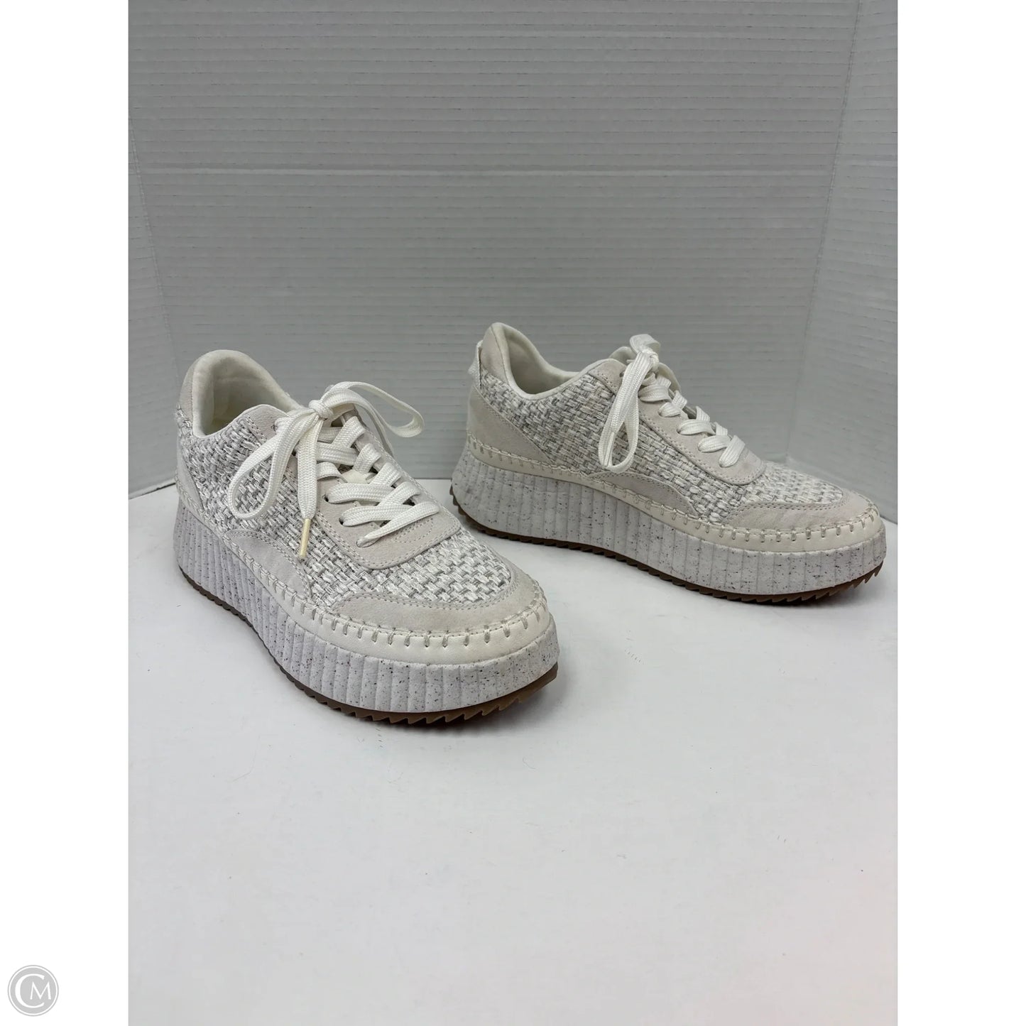 Shoes Sneakers By Universal Thread In White, Size: 8.5