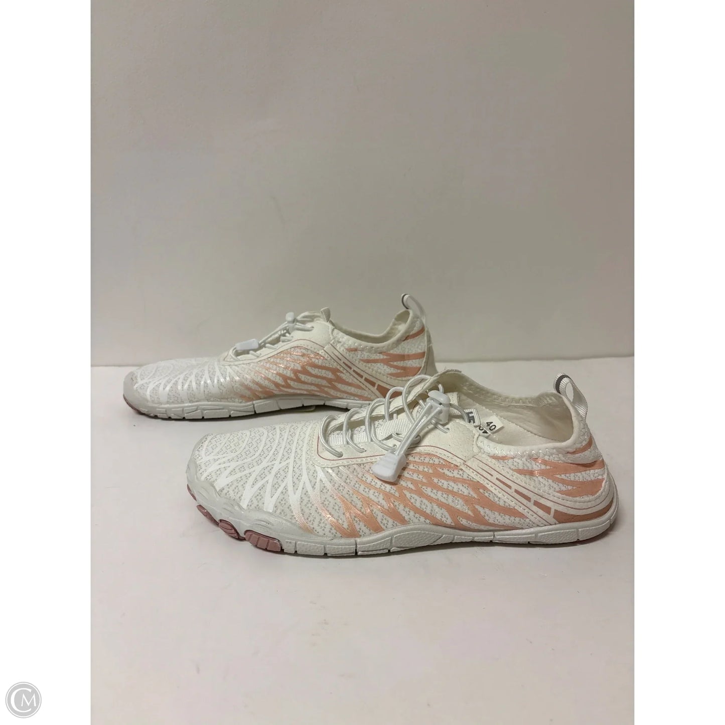 Shoes Flats By Clothes Mentor In White, Size: 9.5