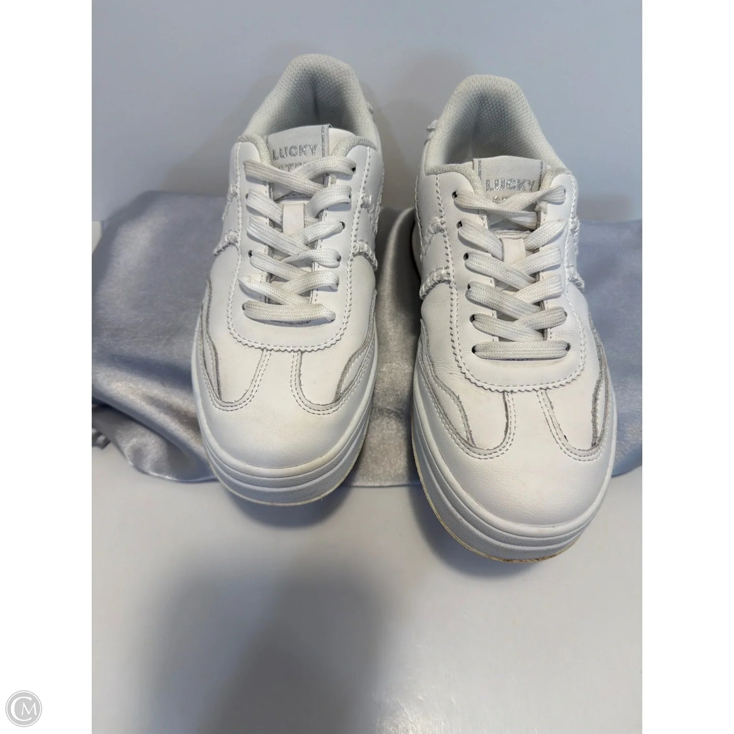 Shoes Sneakers By Clothes Mentor In White, Size: 6