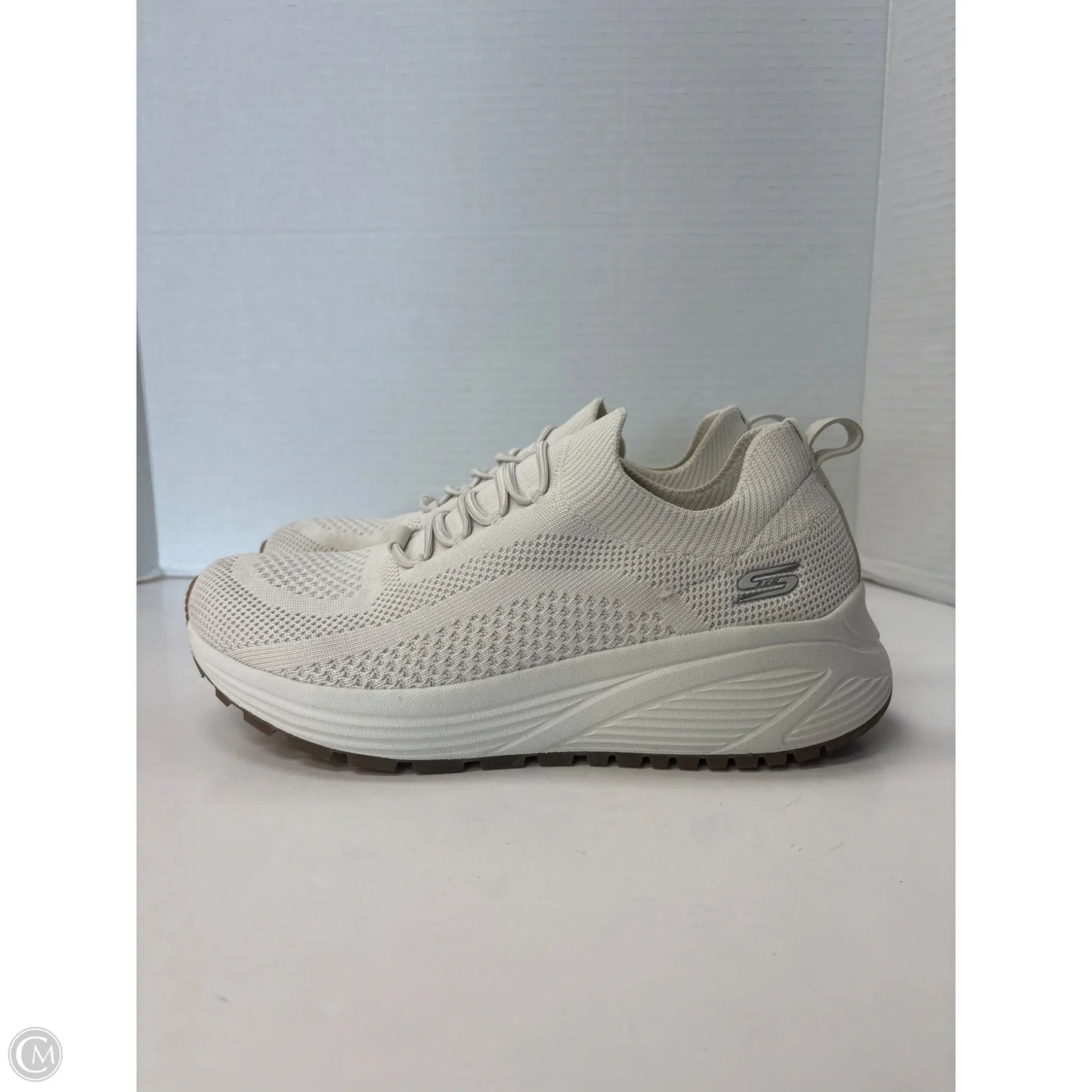 Shoes Athletic By Skechers In Cream, Size: 9