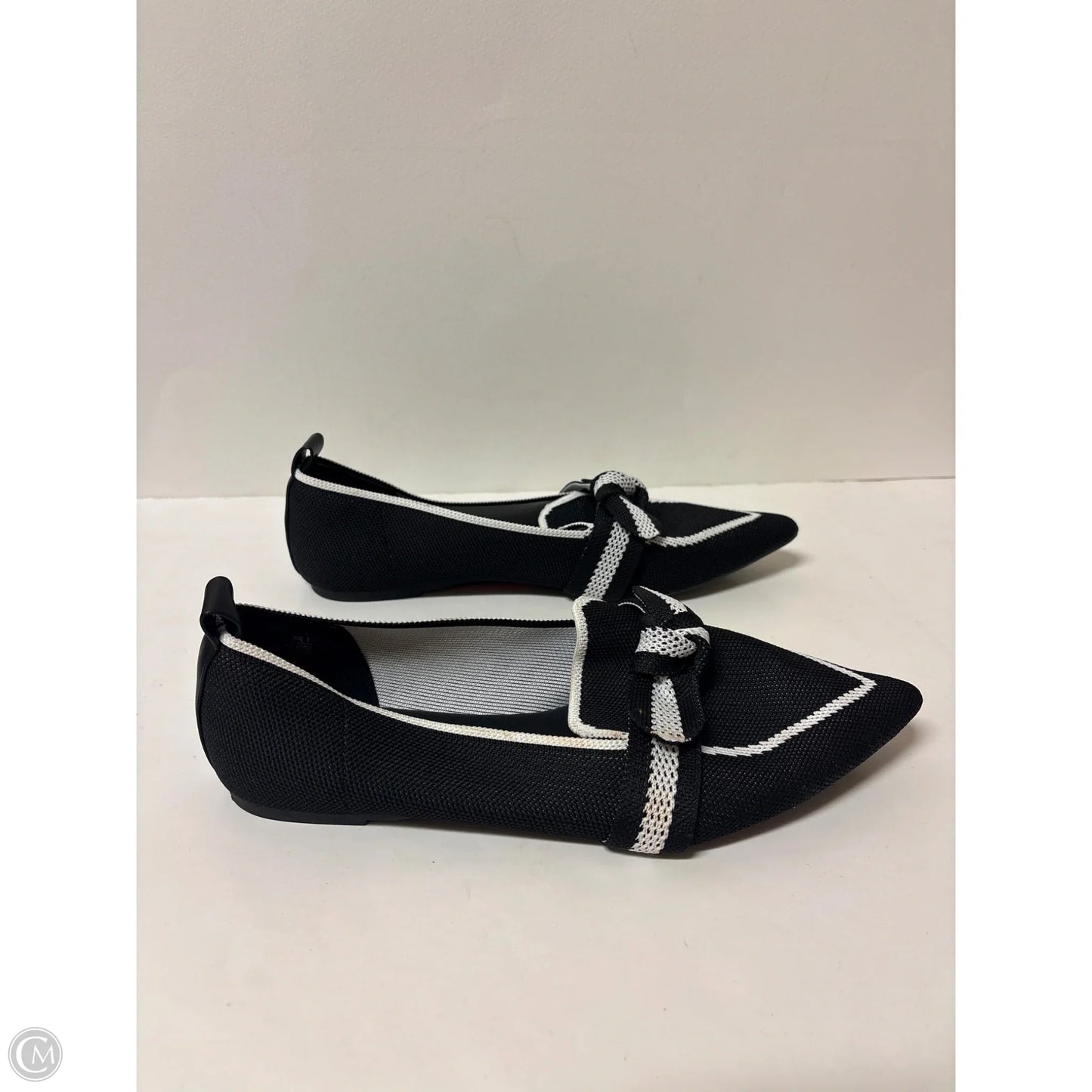 Shoes Flats By Tahari In Black & White, Size: 10