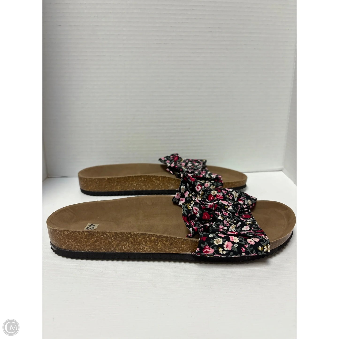 Sandals Flats By Clothes Mentor In Floral Print, Size: 9