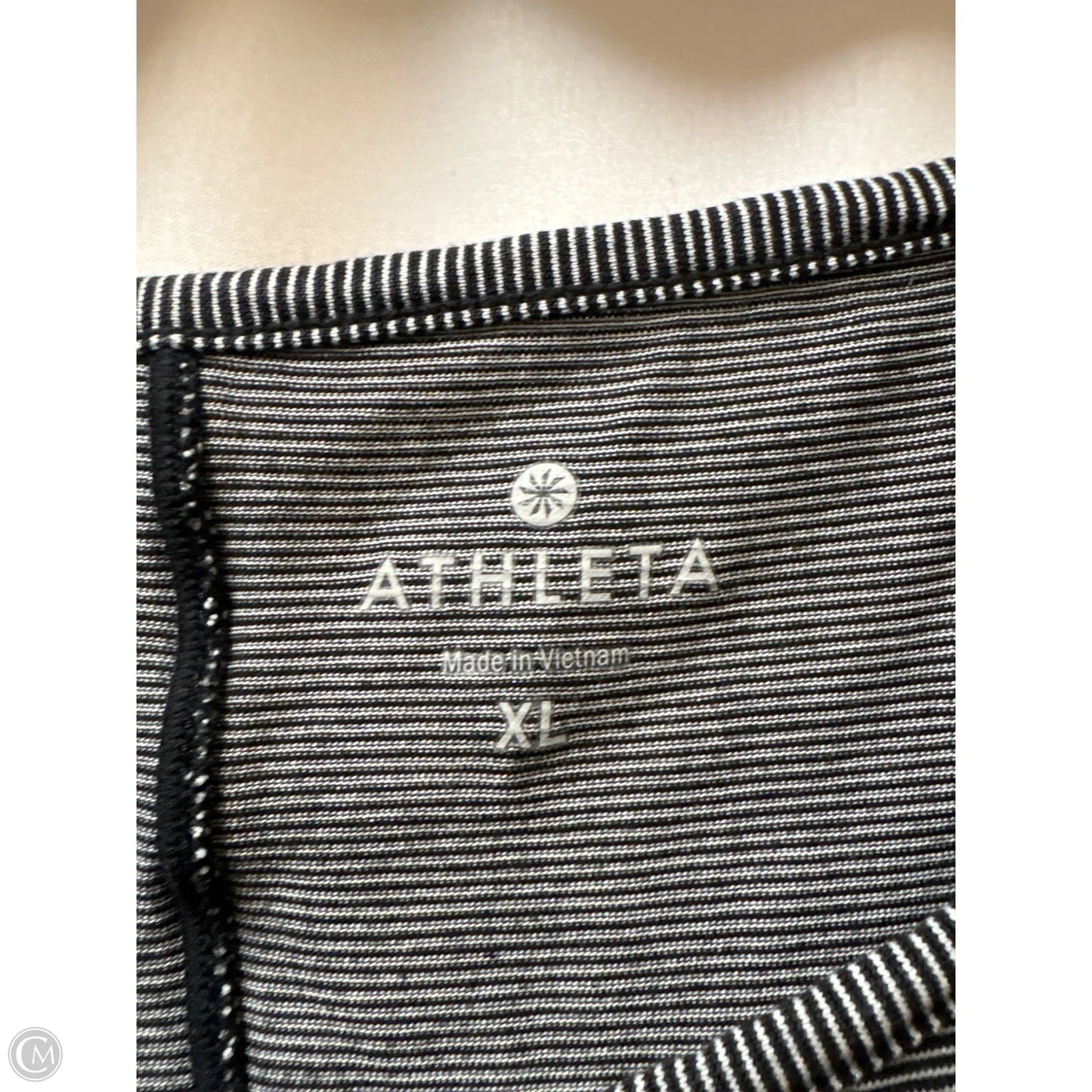 Athletic Top Long Sleeve Collar By Athleta In Black, Size: Xl