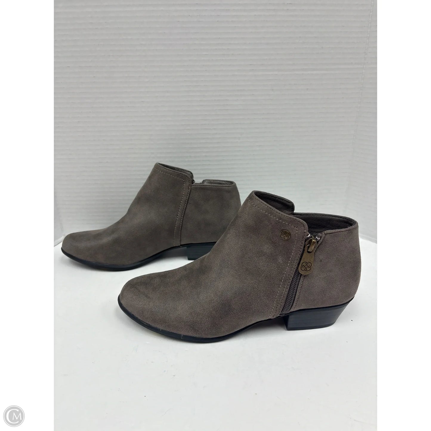 Boots Ankle Heels By Daisy Fuentes In Grey, Size: 6.5