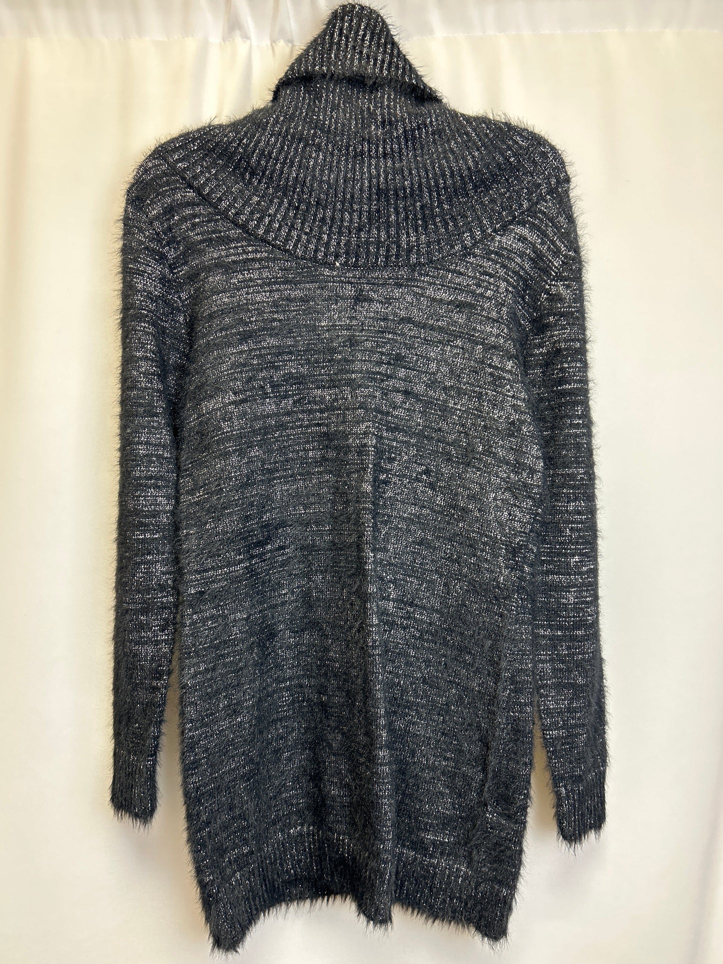 Sweater By Elan  Size: M