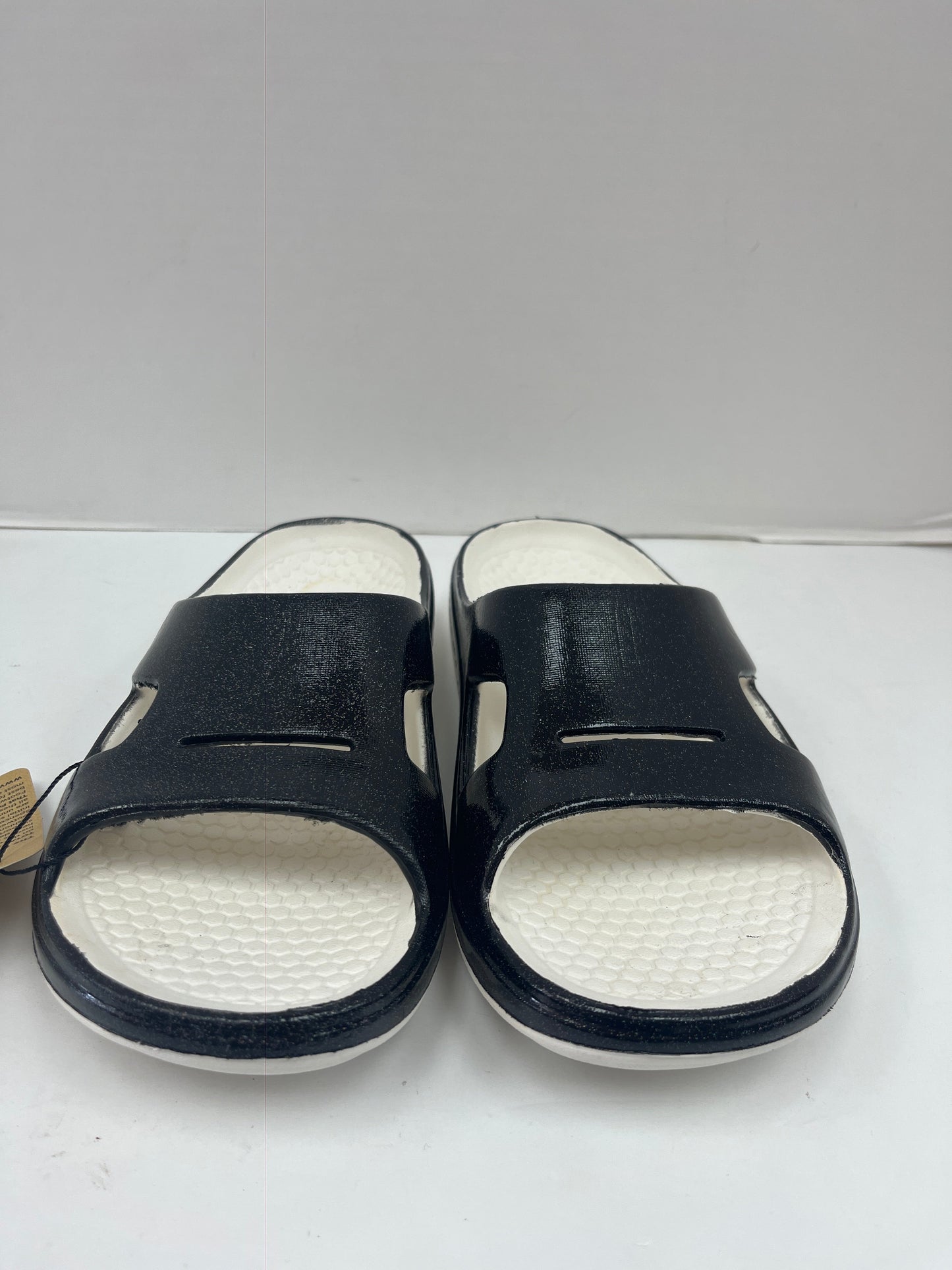 Sandals Flats By Clothes Mentor  Size: 9