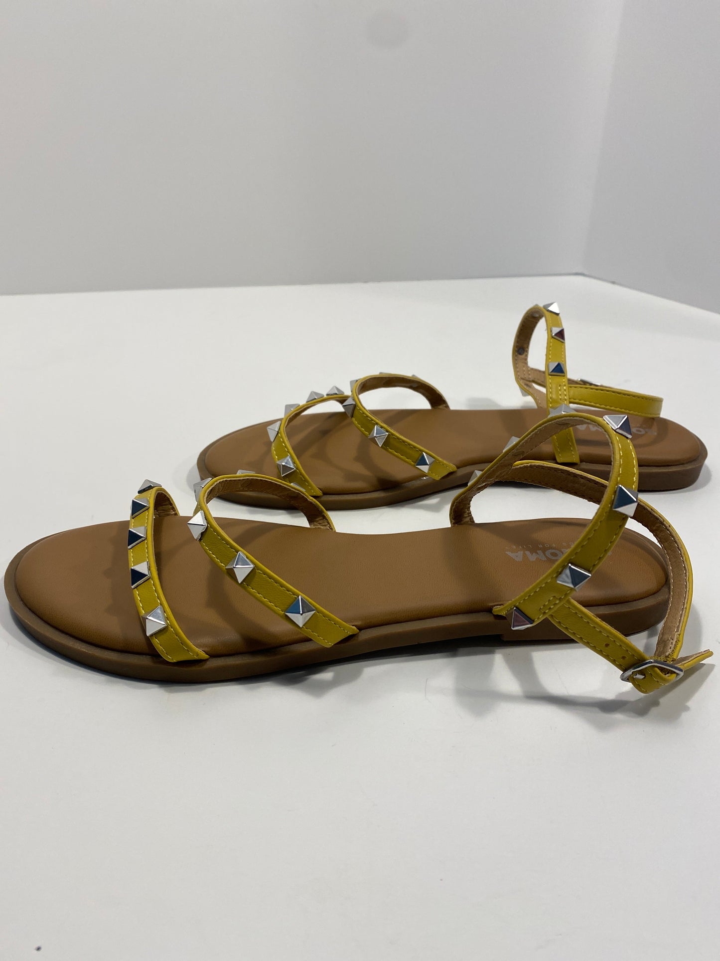 Yellow Sandals Flats Sonoma, Size 7