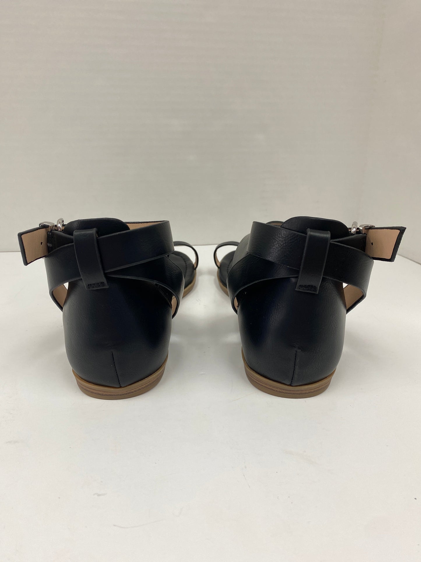 Black Sandals Flats Wonderly, Size 8.5