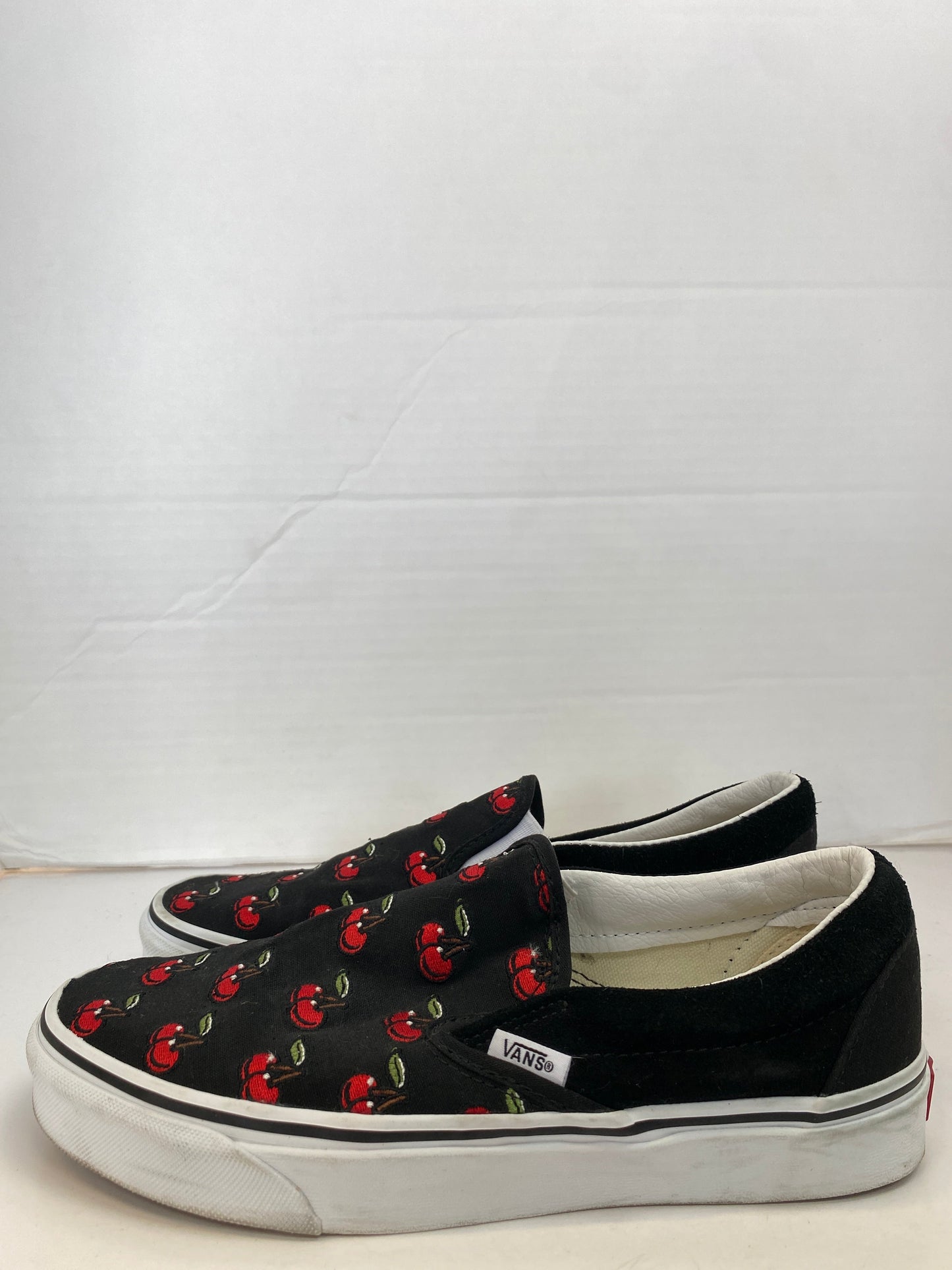 Shoes Sneakers By Vans In Black & Red, Size: 9