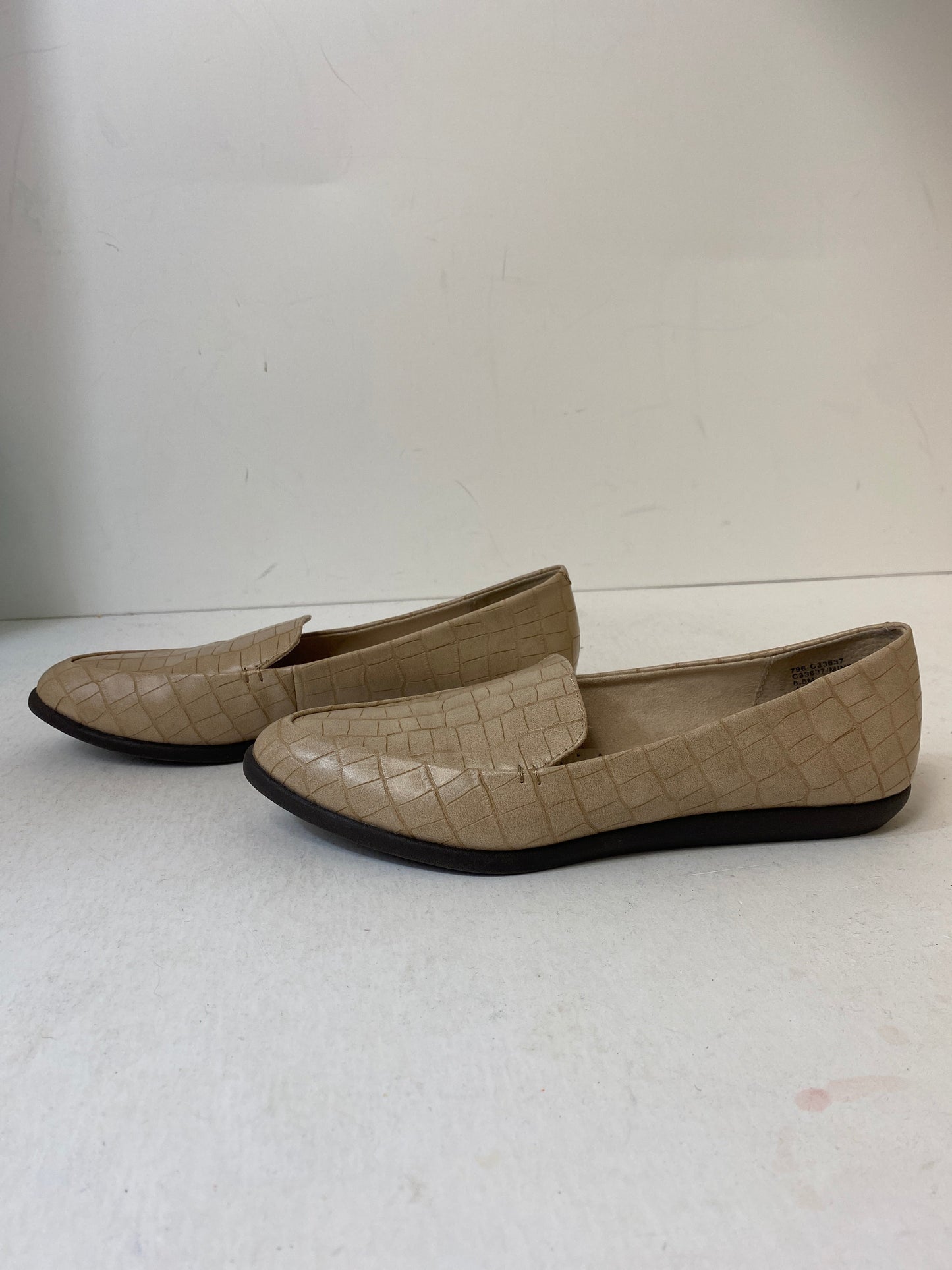 Shoes Flats By Clothes Mentor In Tan, Size: 8.5