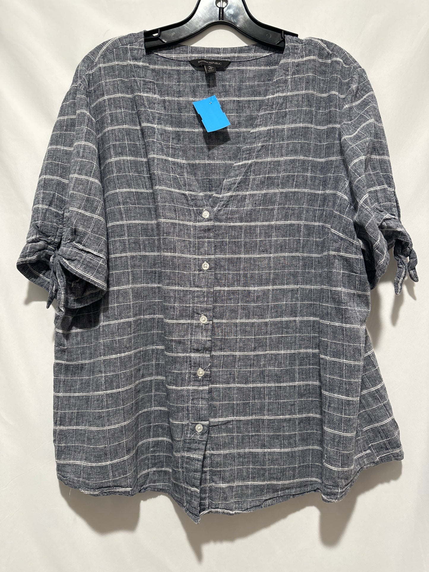 Top Short Sleeve By Banana Republic In Grey, Size: Xl