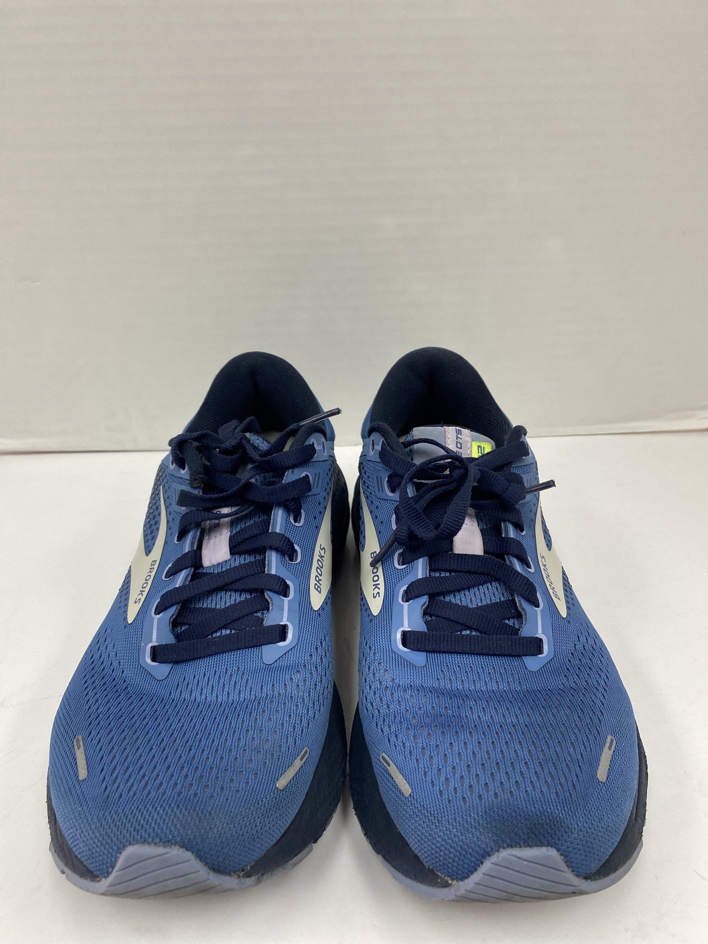 Shoes Athletic By Brooks  Size: 9.5