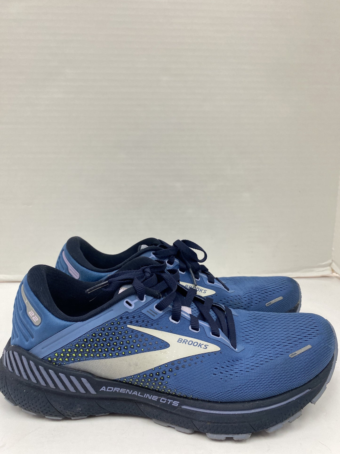 Shoes Athletic By Brooks  Size: 9.5