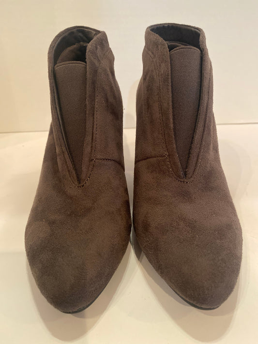 Boots Ankle Heels By Clothes Mentor  Size: 6.5