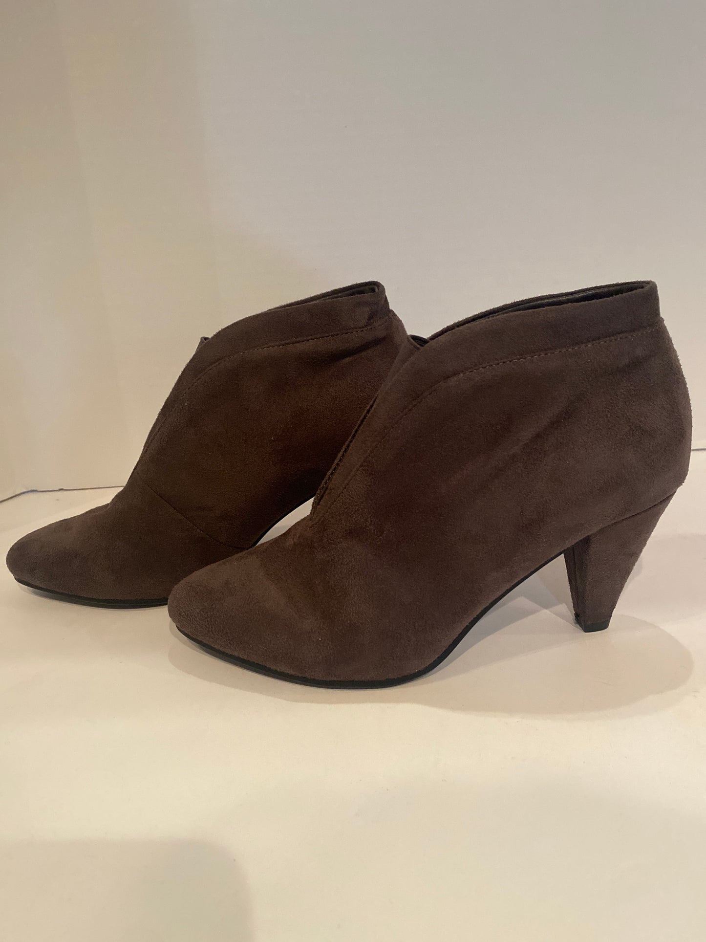 Boots Ankle Heels By Clothes Mentor  Size: 6.5