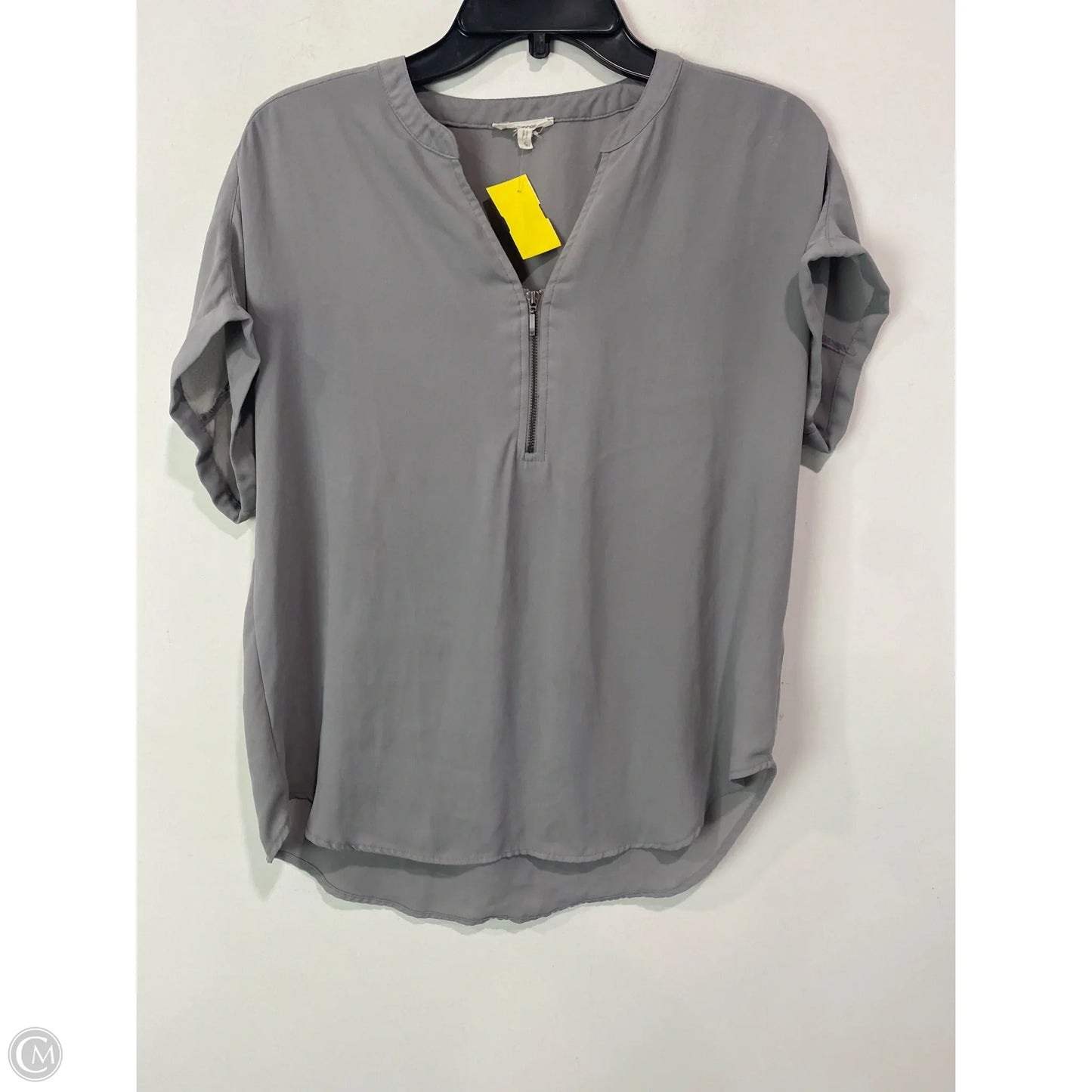 Top Short Sleeve By Maurices In Grey, Size: S