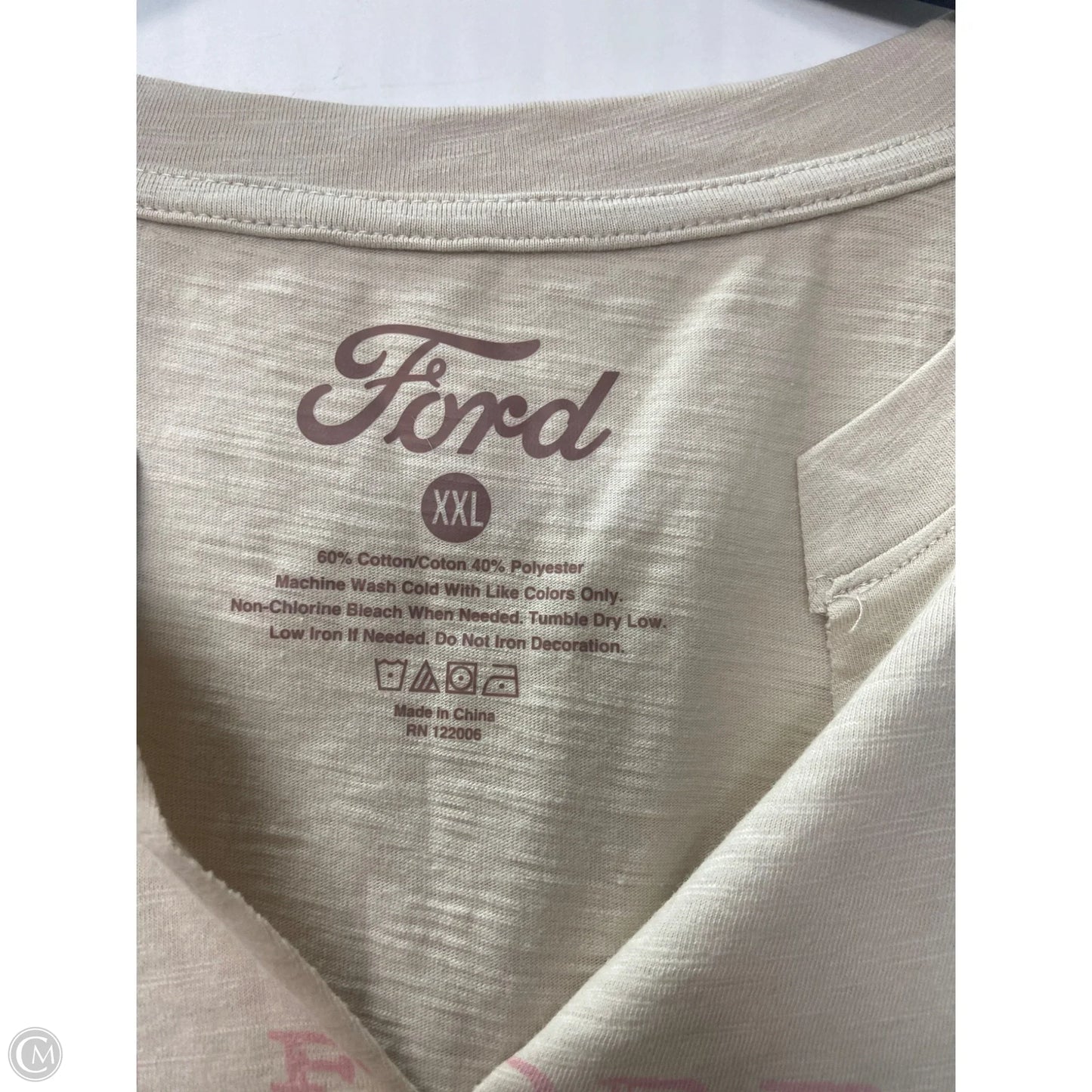 Top Short Sleeve By Maurices In Beige, Size: Xxl