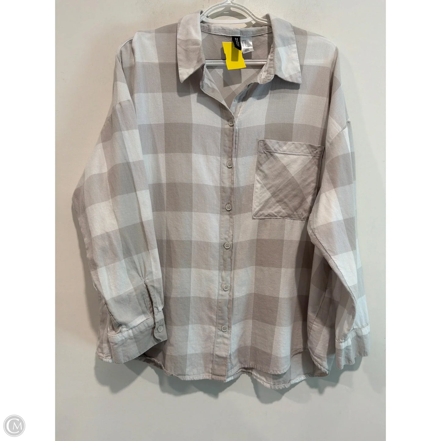 Top Long Sleeve By Divided In Grey, Size: M