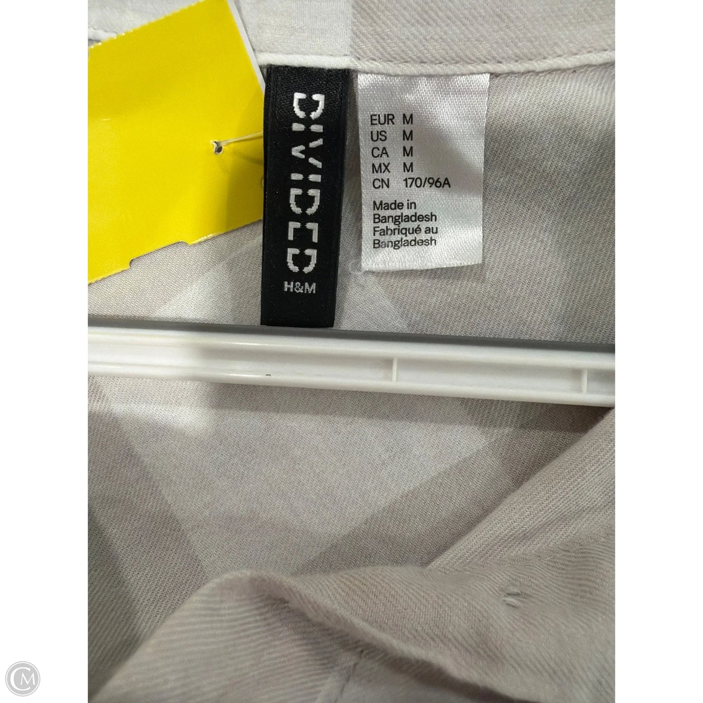 Top Long Sleeve By Divided In Grey, Size: M