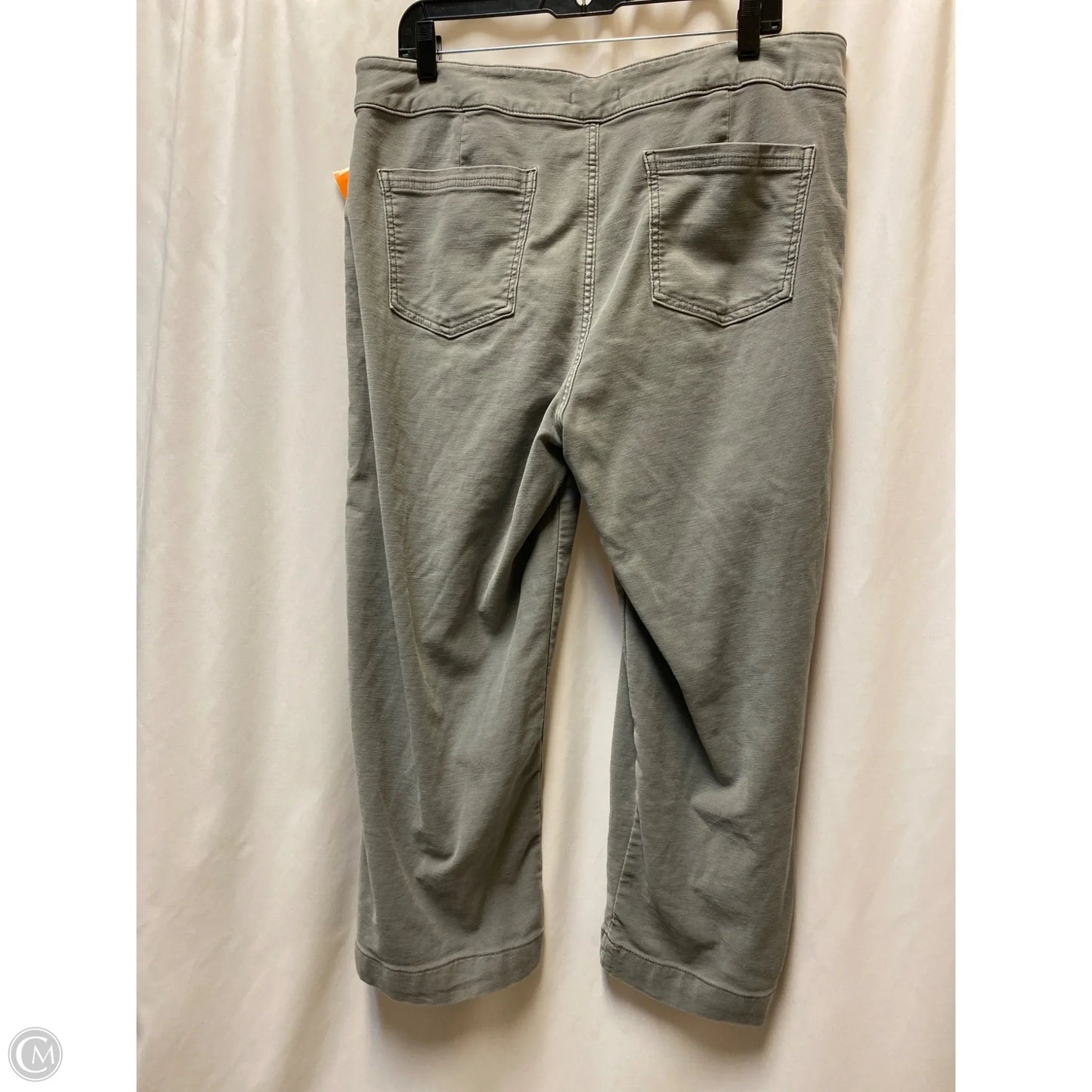 Capris By Maurices In Grey, Size: 16