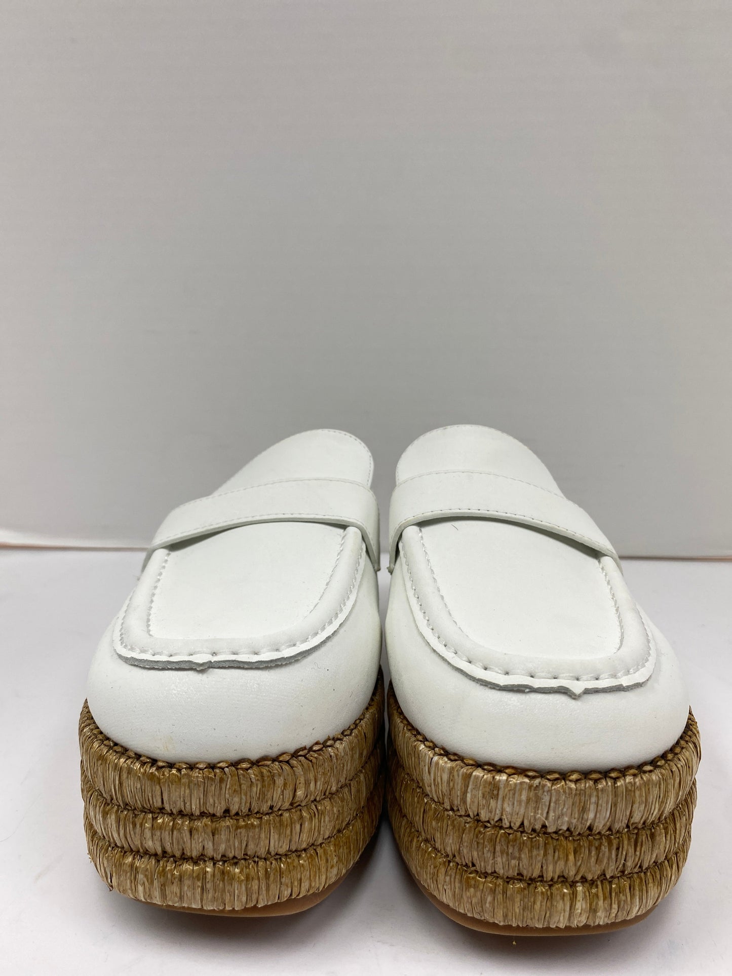 Shoes Flats By Matisse In White, Size: 8