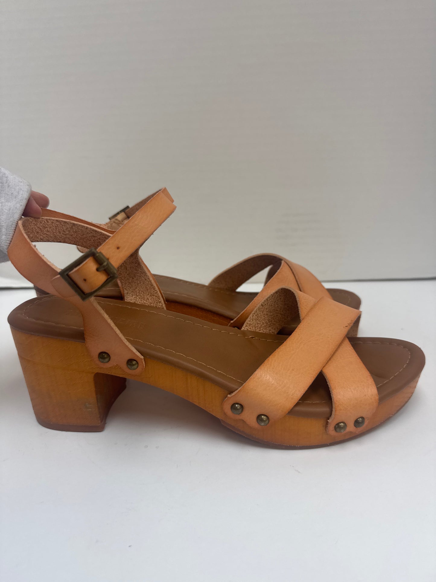 Sandals Heels Block By Cushionaire In Brown, Size: 9