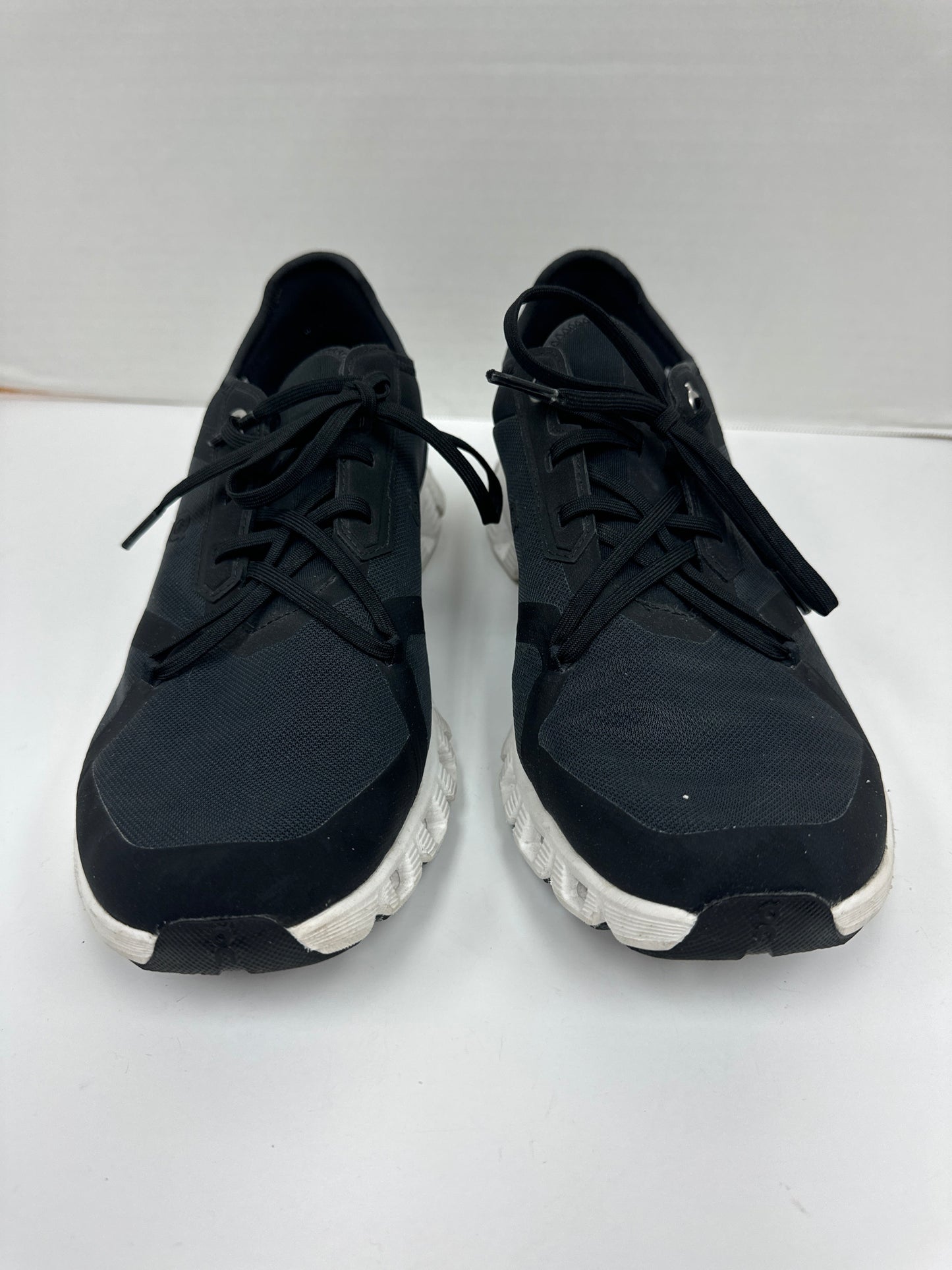 Shoes Athletic By On In Black, Size: 10