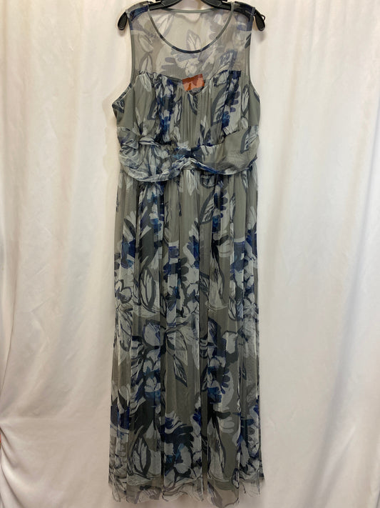 Dress Party Long By Clothes Mentor In Grey, Size: 2x