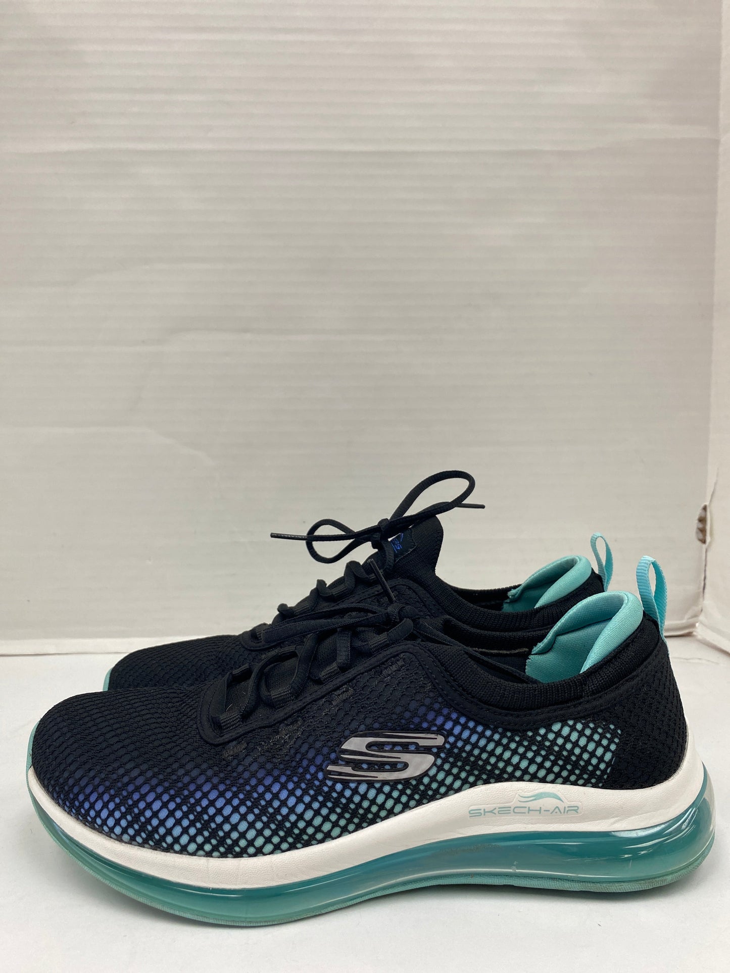 Shoes Athletic By Skechers In Black, Size: 8