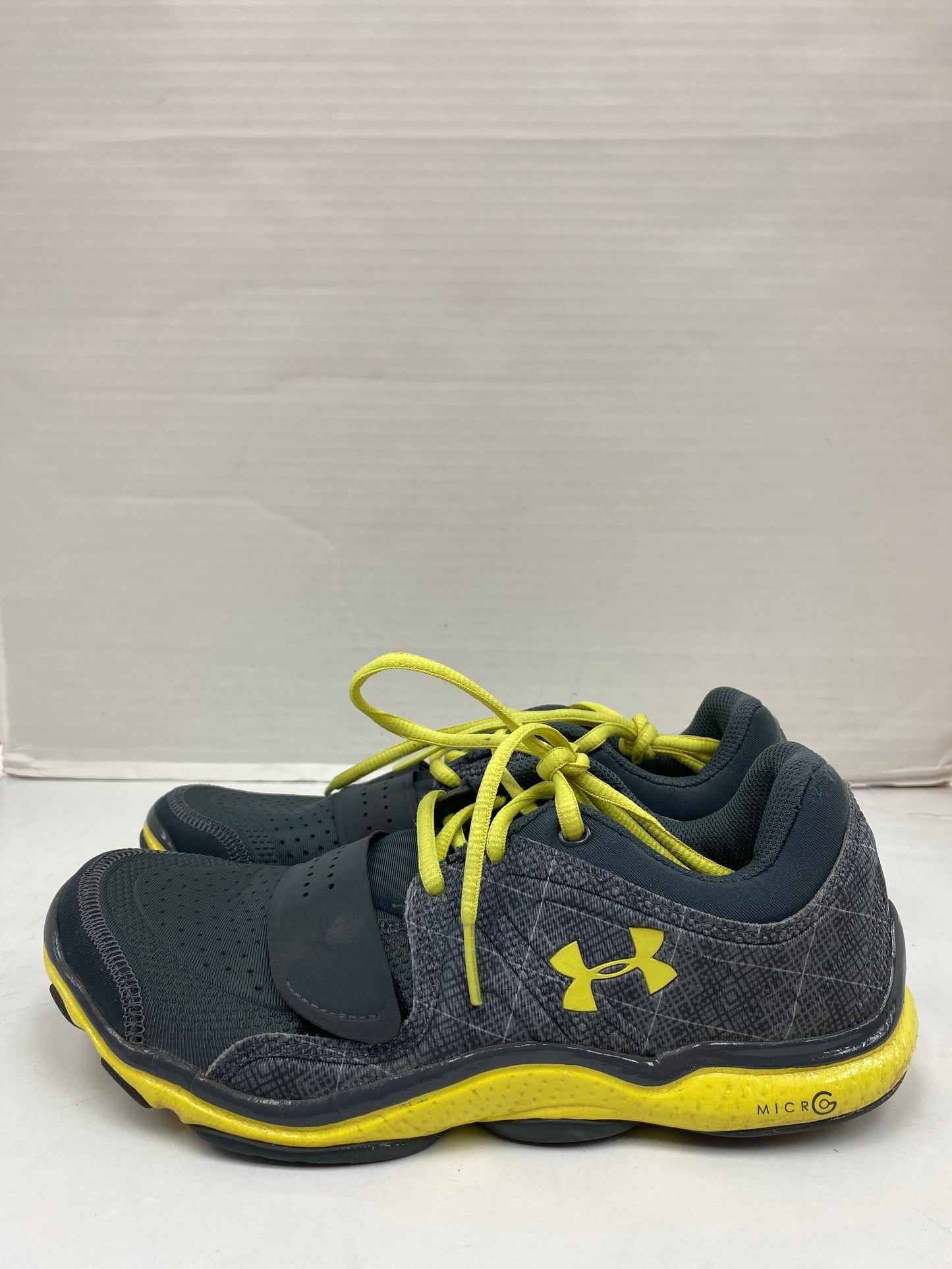 Shoes Athletic By Under Armour In Grey, Size: 8