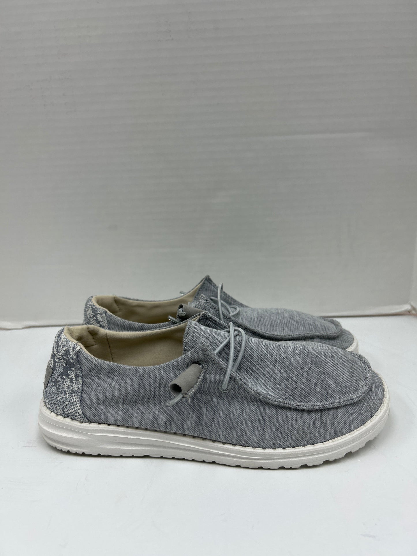 Shoes Flats By Hey Dude In Grey, Size: 8