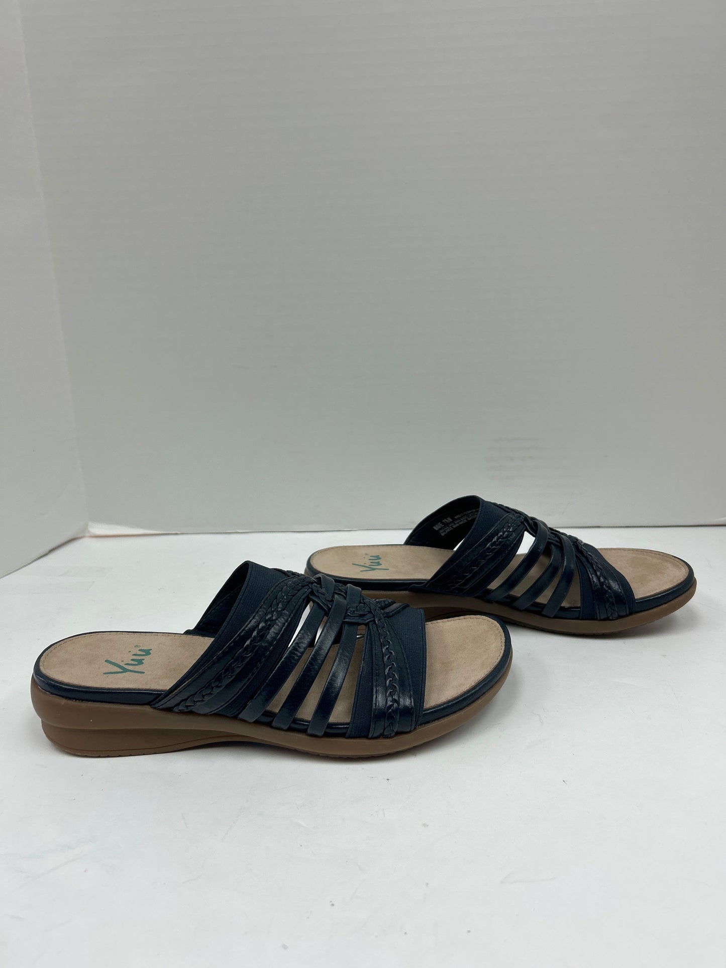 Sandals Flats By Clothes Mentor  Size: 7.5