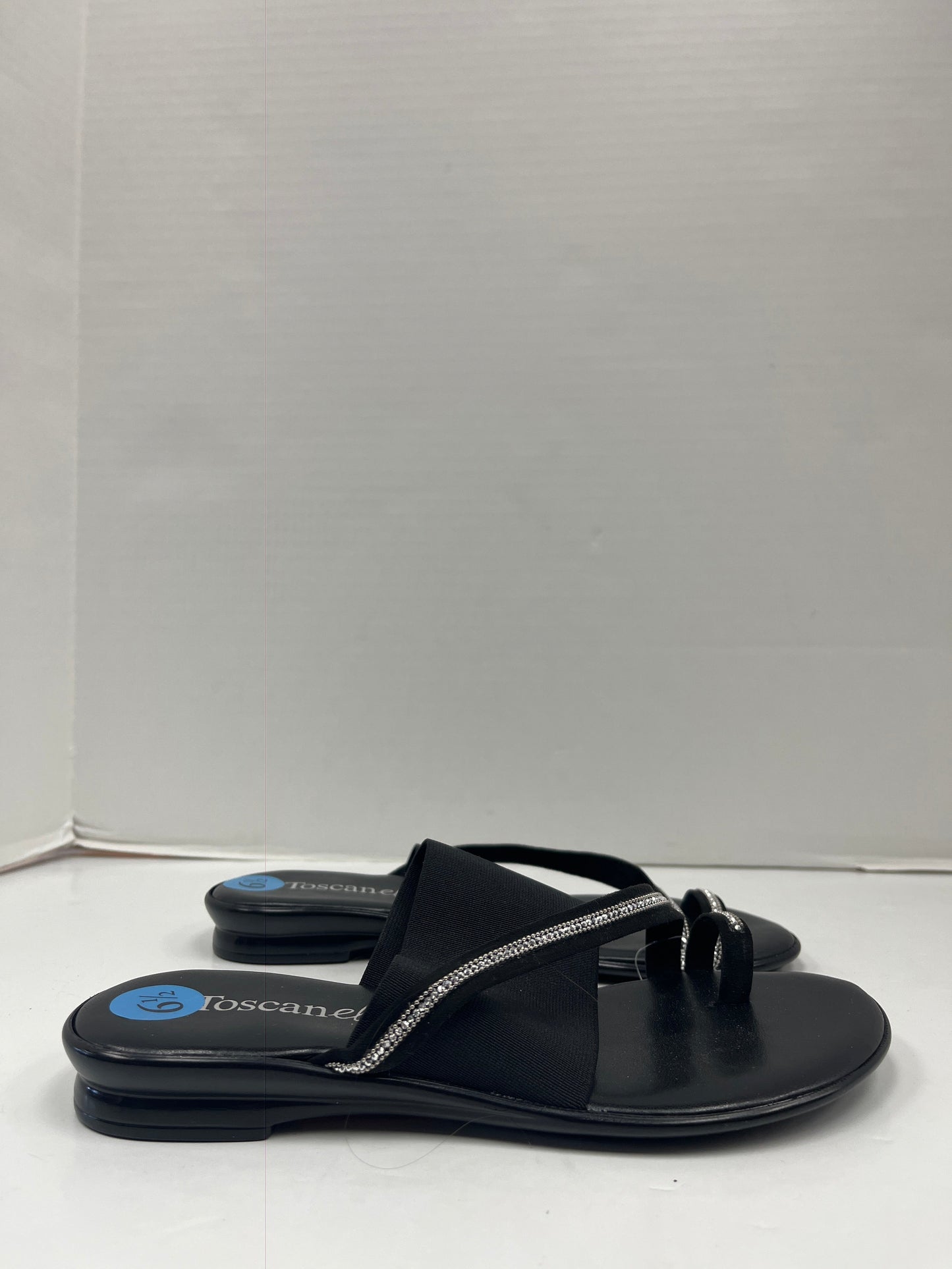 Sandals Flats By Cmf  Size: 6.5