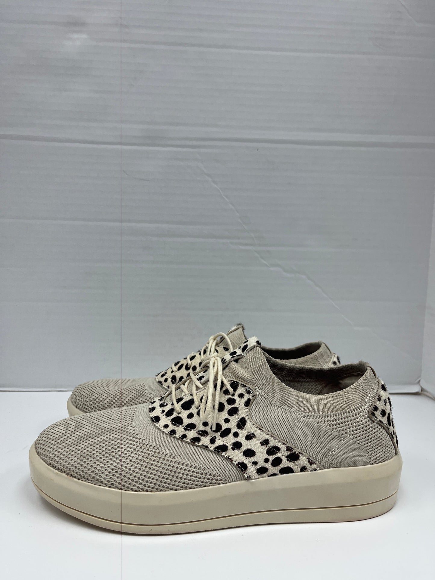 Shoes Sneakers By Clothes Mentor  Size: 9.5