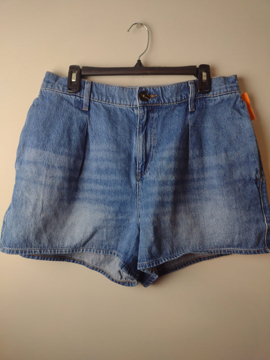 Shorts By Express  Size: L