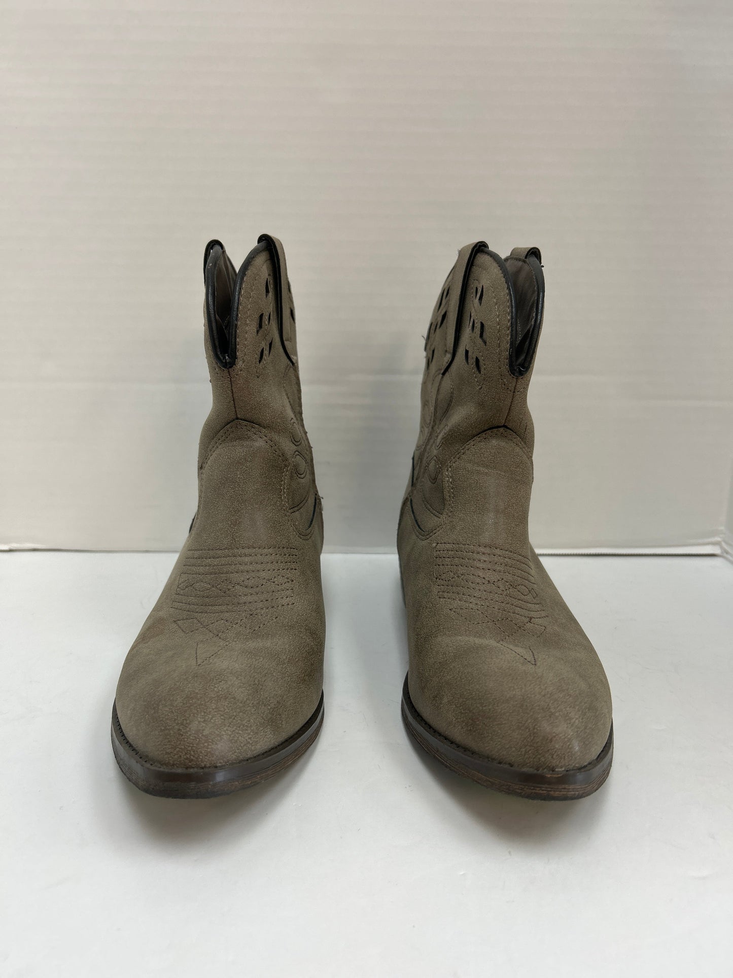 Boots Western By Mossimo  Size: 8