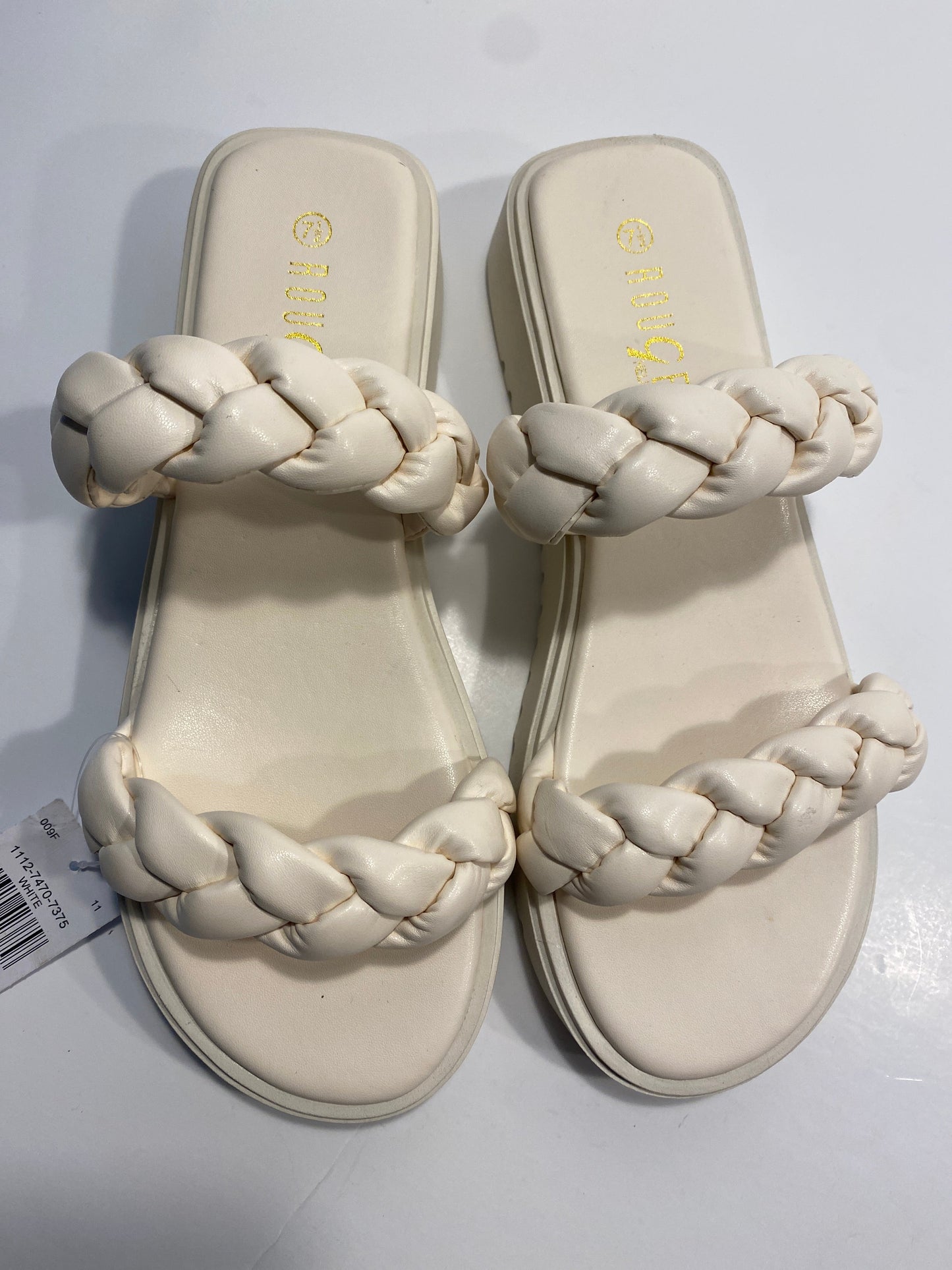 White Sandals Flats Rouge, Size 7.5