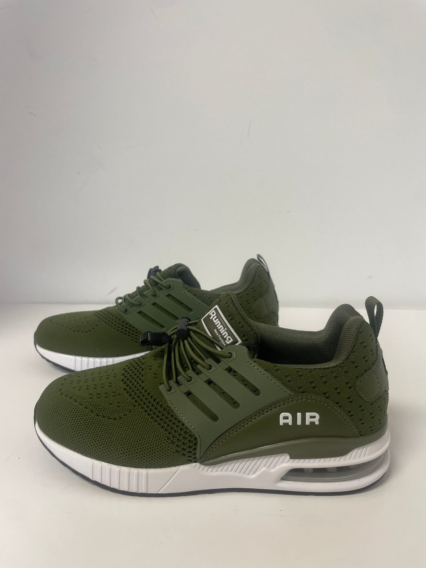 Green Shoes Athletic Clothes Mentor, Size 7.5