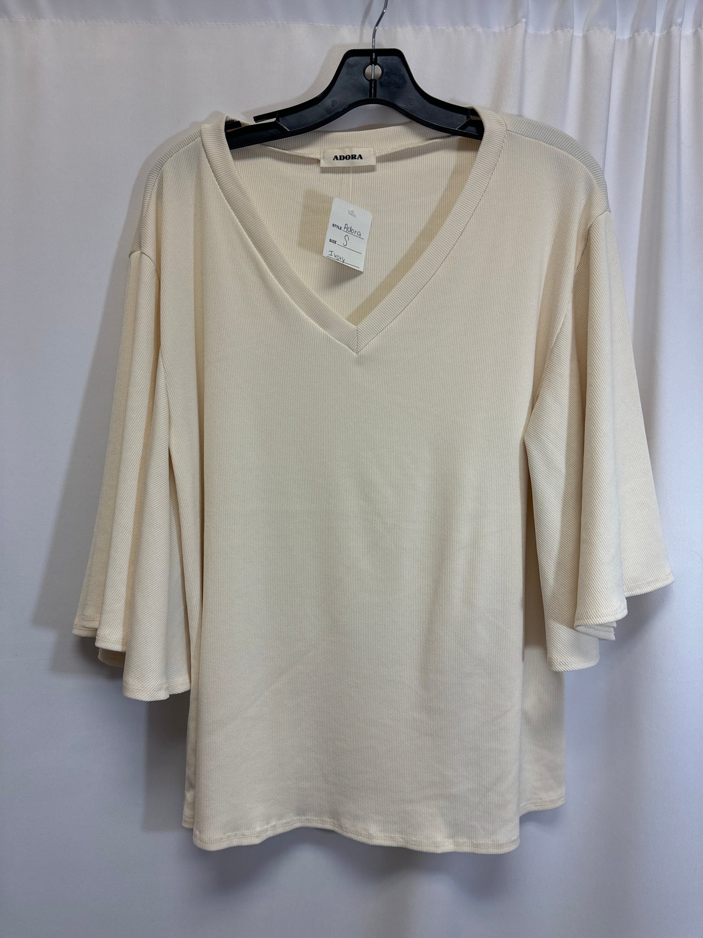 Cream Top 3/4 Sleeve Clothes Mentor, Size S