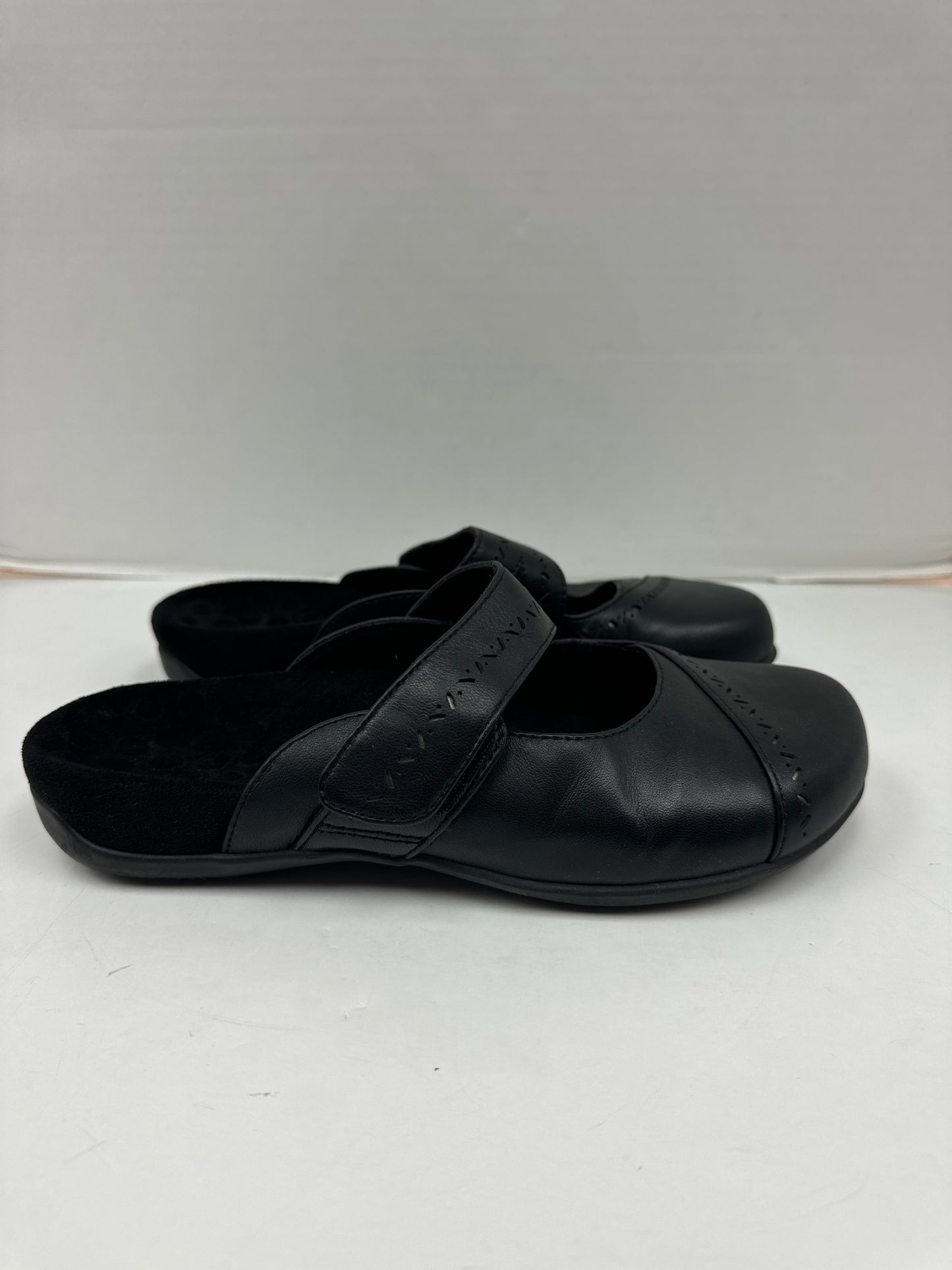 Black Slippers Vionic, Size 7